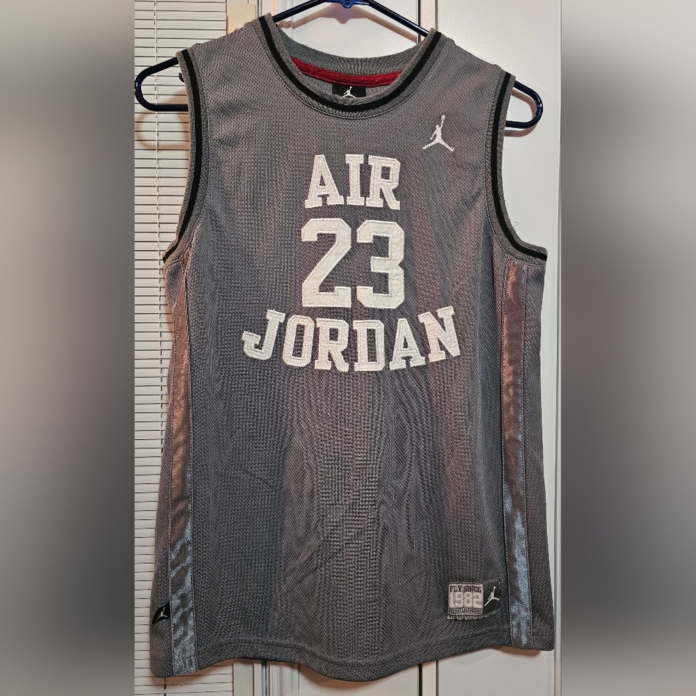 Jordan Big Kids 23 Jersey – Grey – Size Large – Jumpman Logo & “FLY SINCE 1982”
